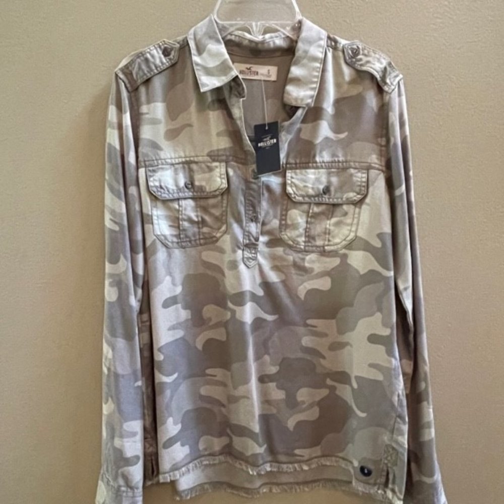 Women's Hollister Camo Shirt - NWT Size S